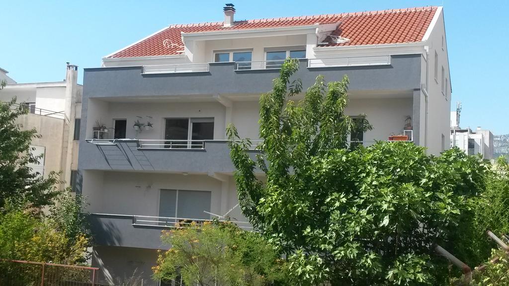 Nikolina Appartement *